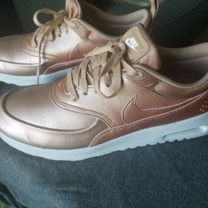 Nike Air Max in rose gold